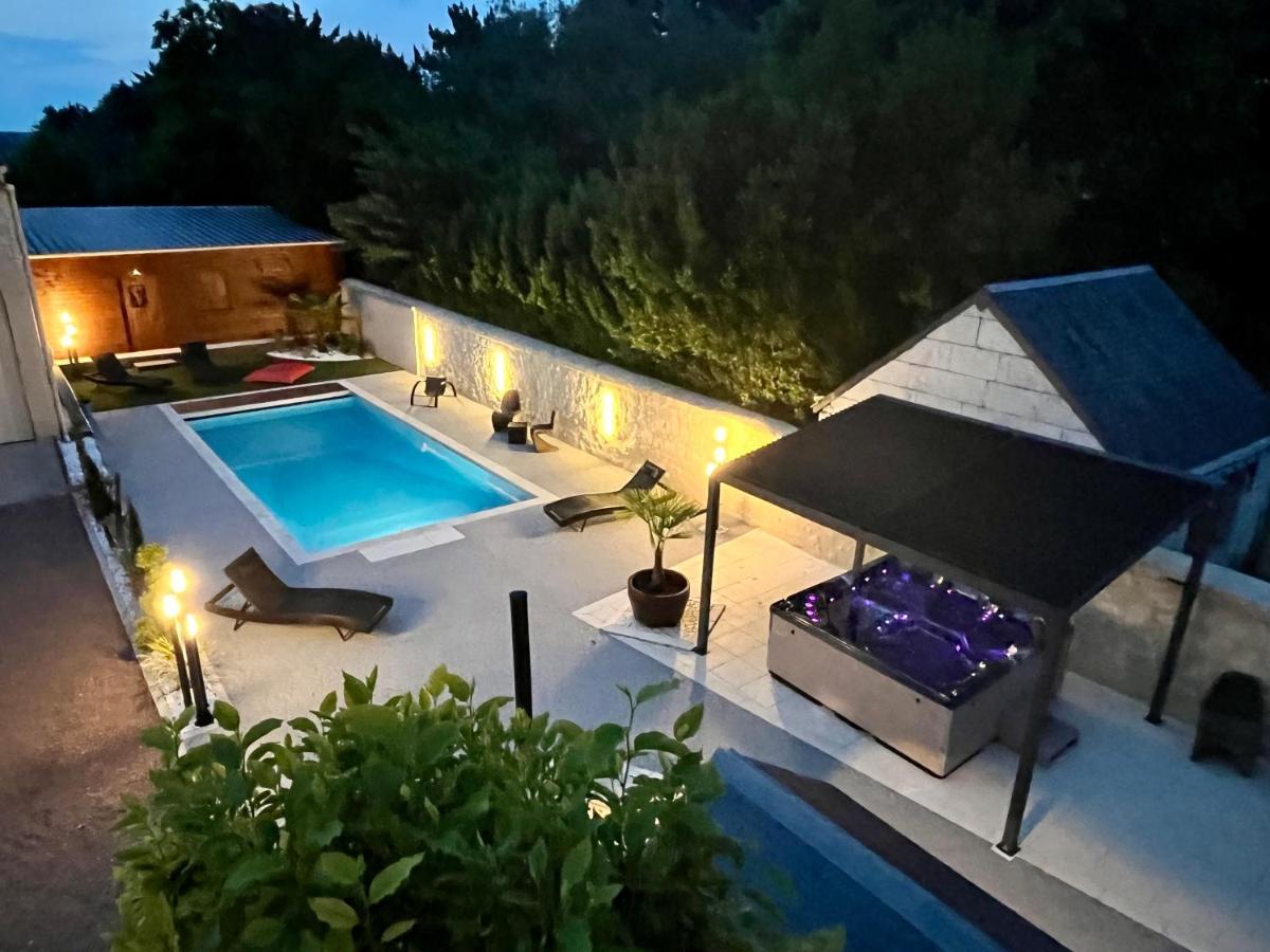 Cave Auger La Maison D'Hotes Restigne Экстерьер фото